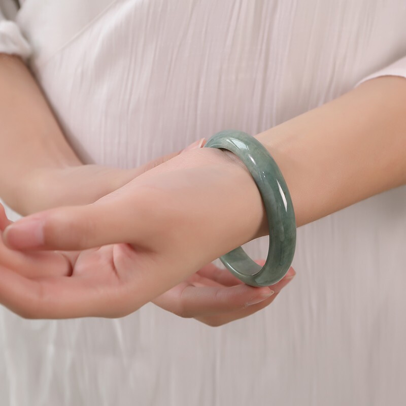印象眸 圆润弧形翡翠手镯