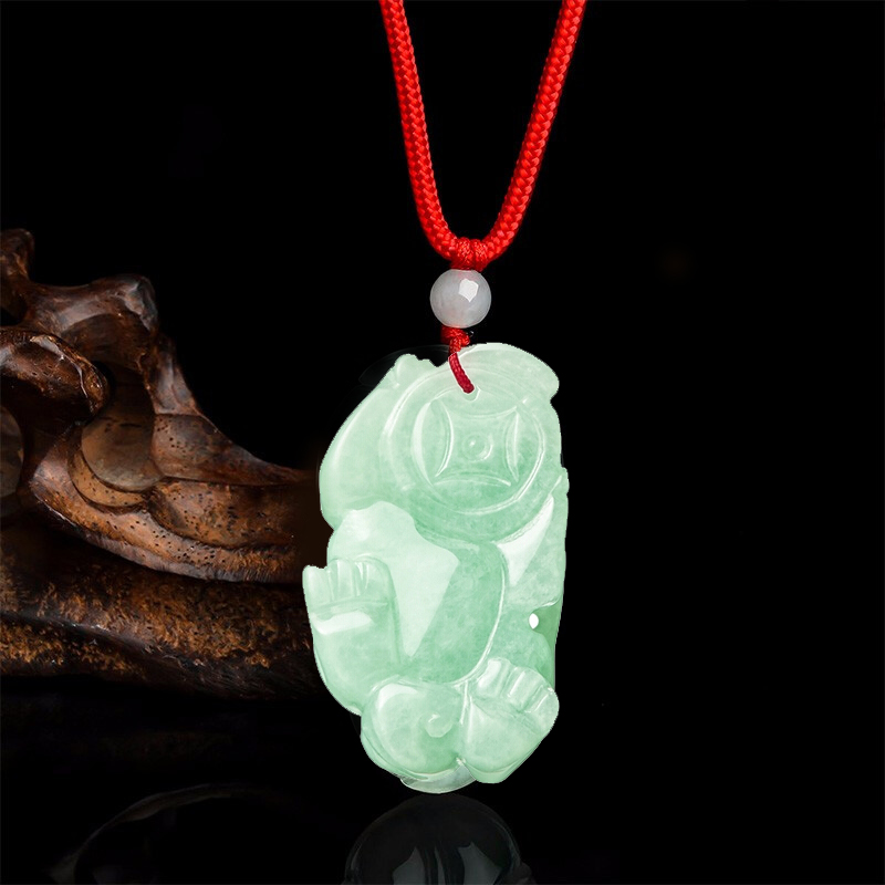 周大福 莹润亮泽 翡翠雕琢