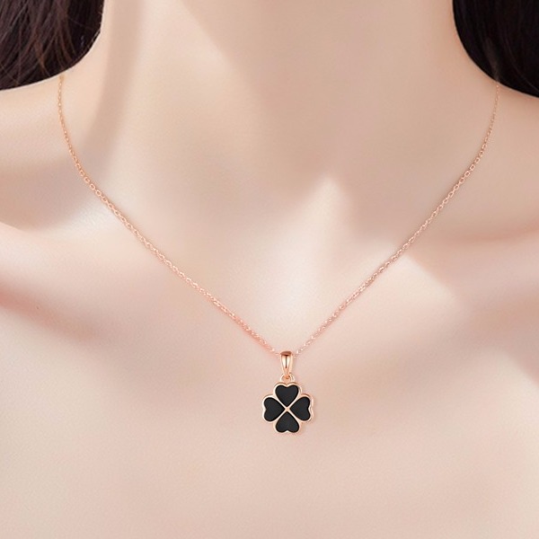 I&U 时尚四叶草项链