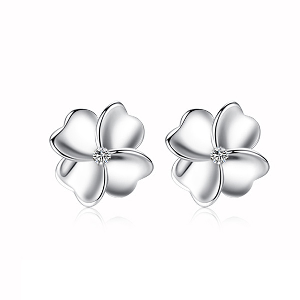 唯一 四叶草银耳坠