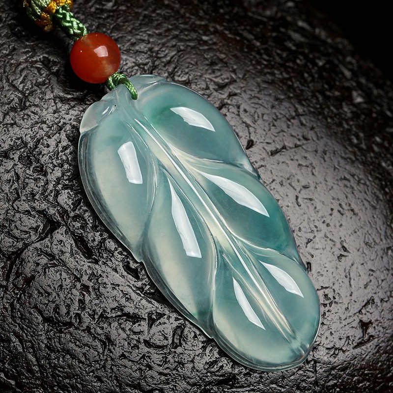 净心石 线条流畅翡翠吊坠