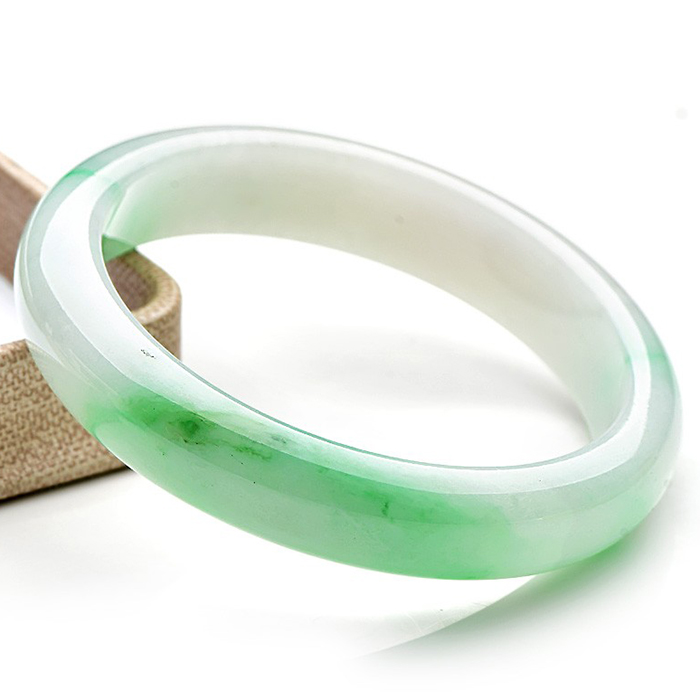 可玉可求冰种飘阳绿翡翠手镯