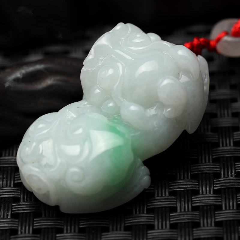 七彩云南 翡翠糯种貔貅 吊坠