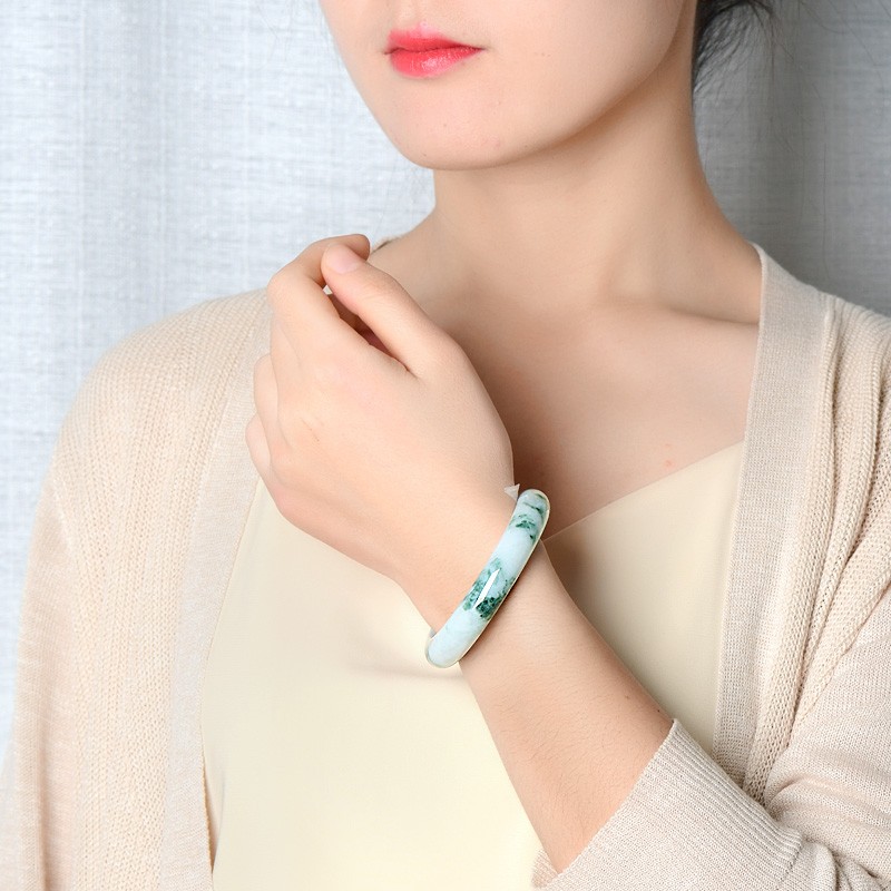 可玉可求 平缓翡翠手镯