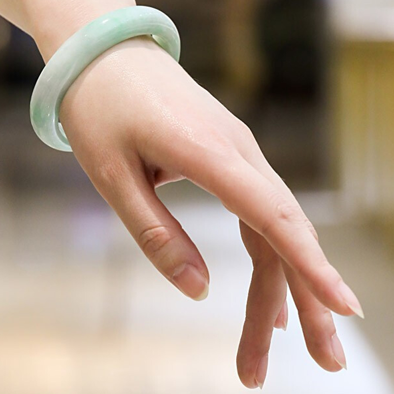 七彩云南 内平外圆翡翠手镯