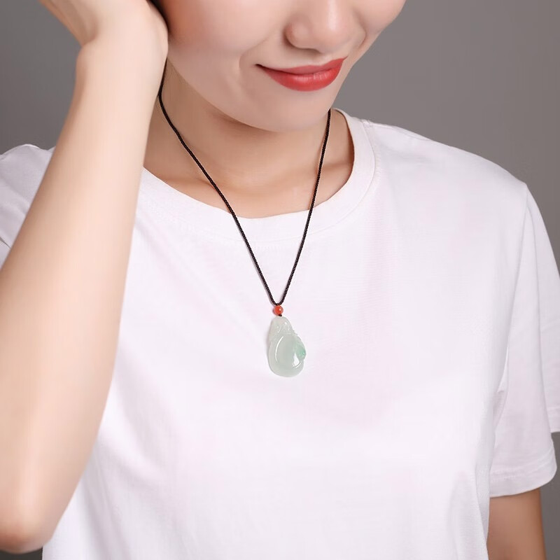 七彩云南 憨厚可掬 翡翠吊坠