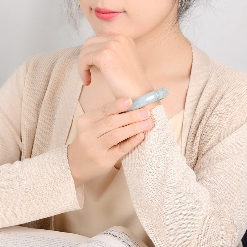 千载一玉 淡绿雕花玉石手镯