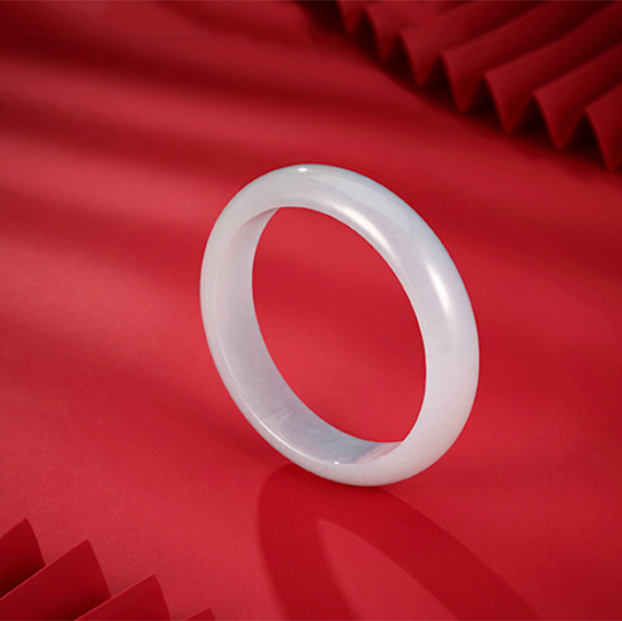 周大福 色泽通透 翡翠手镯