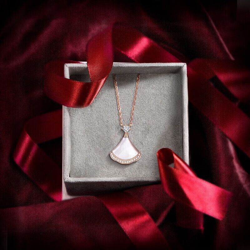 卡蒂罗 小裙子银项链