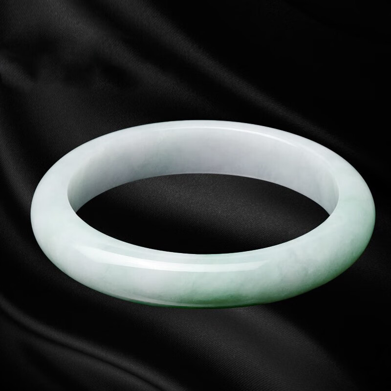 七彩云南 冰糯种翡翠手镯