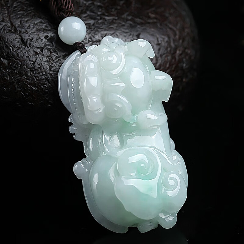 珍唯伊 水头十足翡翠吊坠