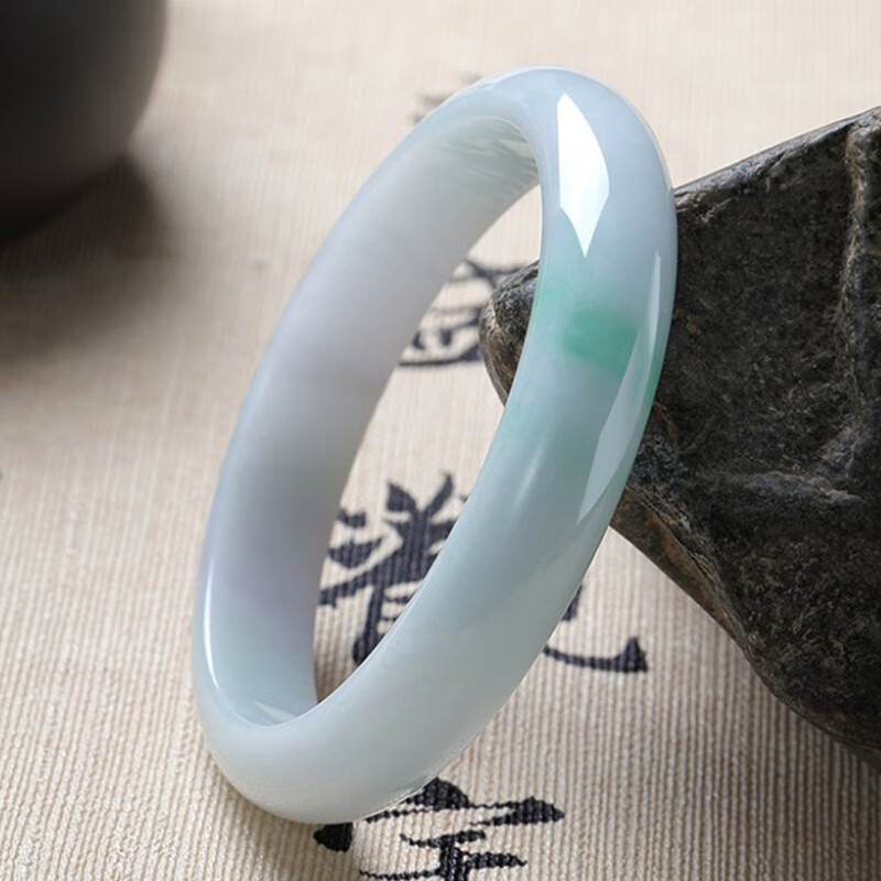 玉你相缘 飘绿翡翠手镯