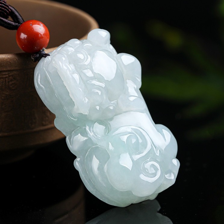 珍唯伊 飘绿霸王貔貅翡翠吊坠