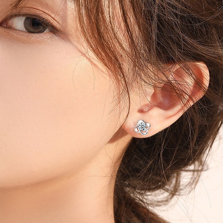 恋晴 四叶草莫桑钻石耳饰