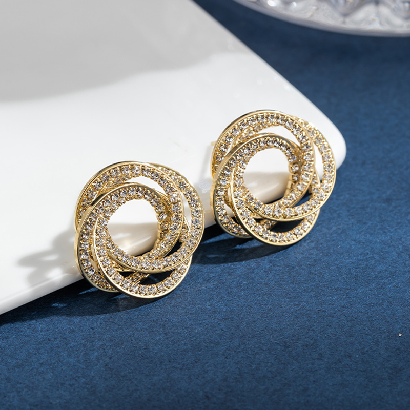 Qlady 镶钻圆圈耳饰