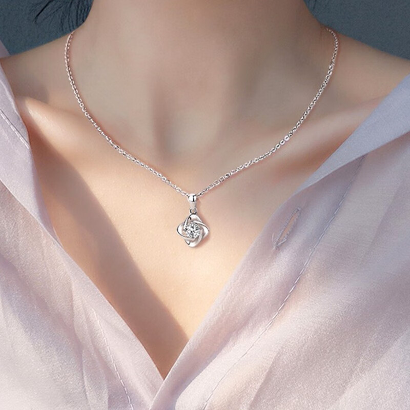 唯一锆钻四叶草足银时尚锁骨链