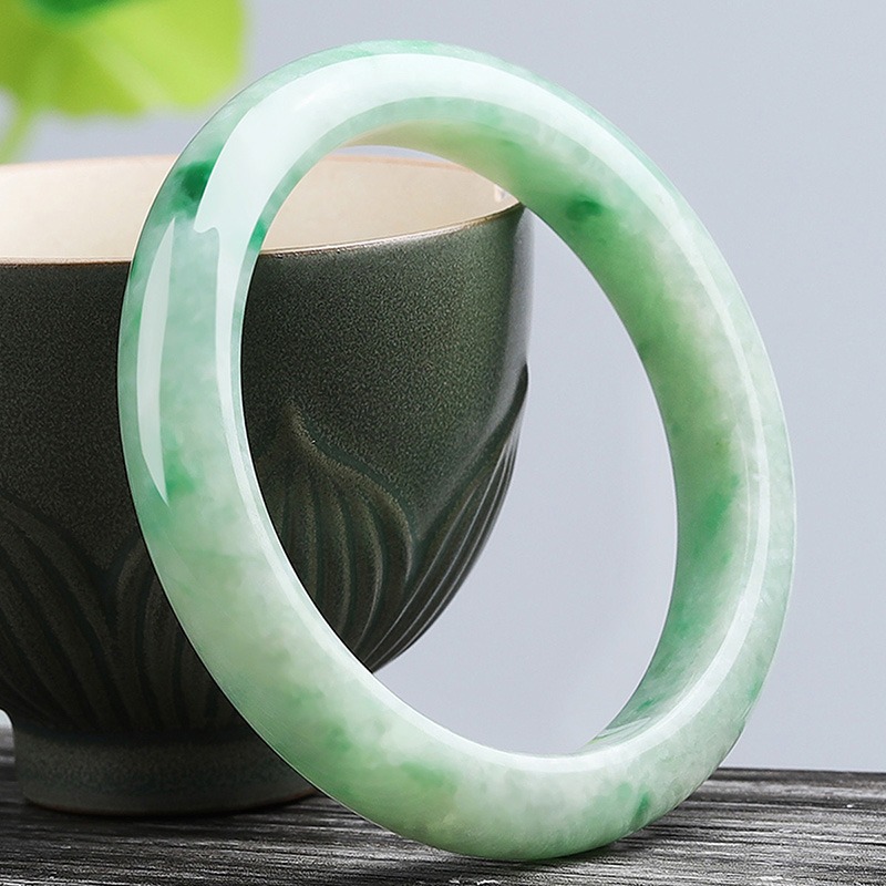 玉观澜 淡绿天然翡翠手镯