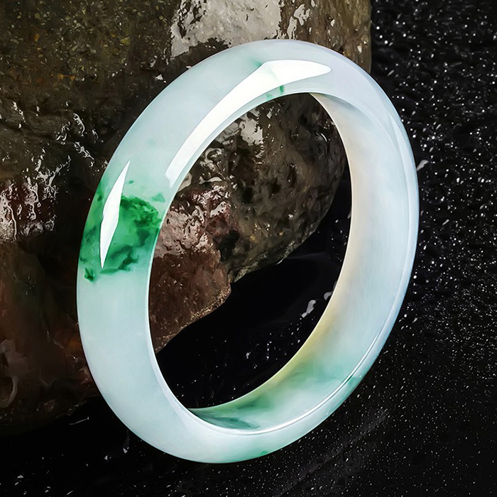 碧玉尊浅绿飘花翡翠手镯