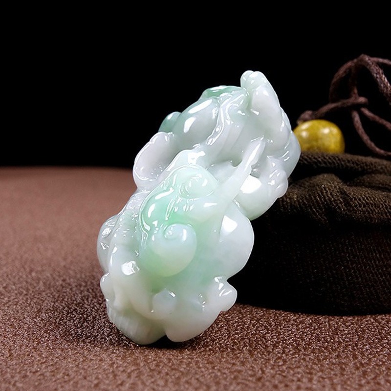 泽心雅玉 通体飘绿 翡翠吊坠