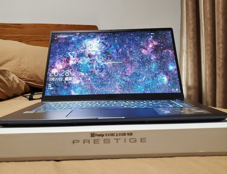 微星尊爵15.6英寸设计师本，非常轻巧高性能笔记本电脑