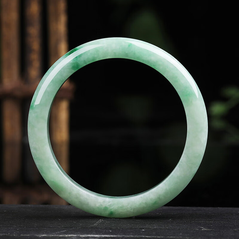 玉观澜 飘花淡绿天然翡翠手镯