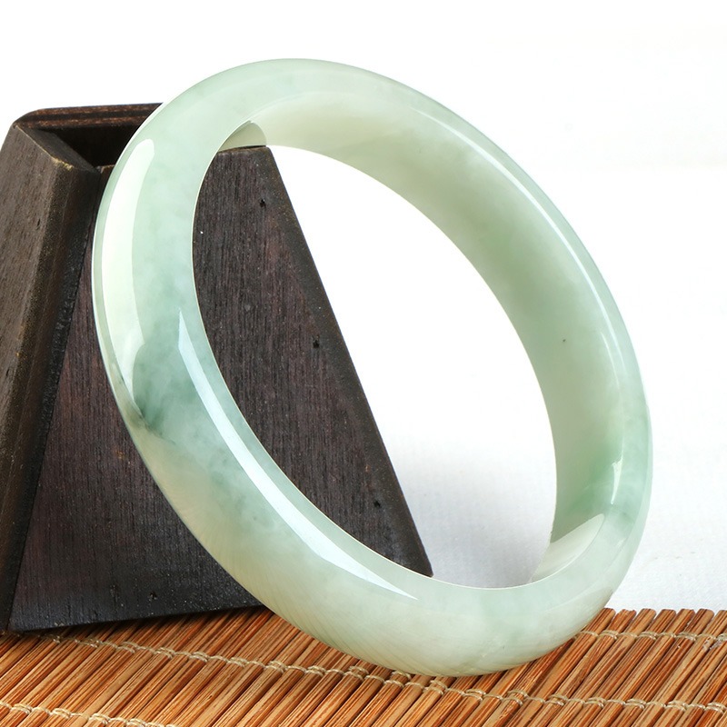 祥祯福珠宝 圆润翡翠手镯