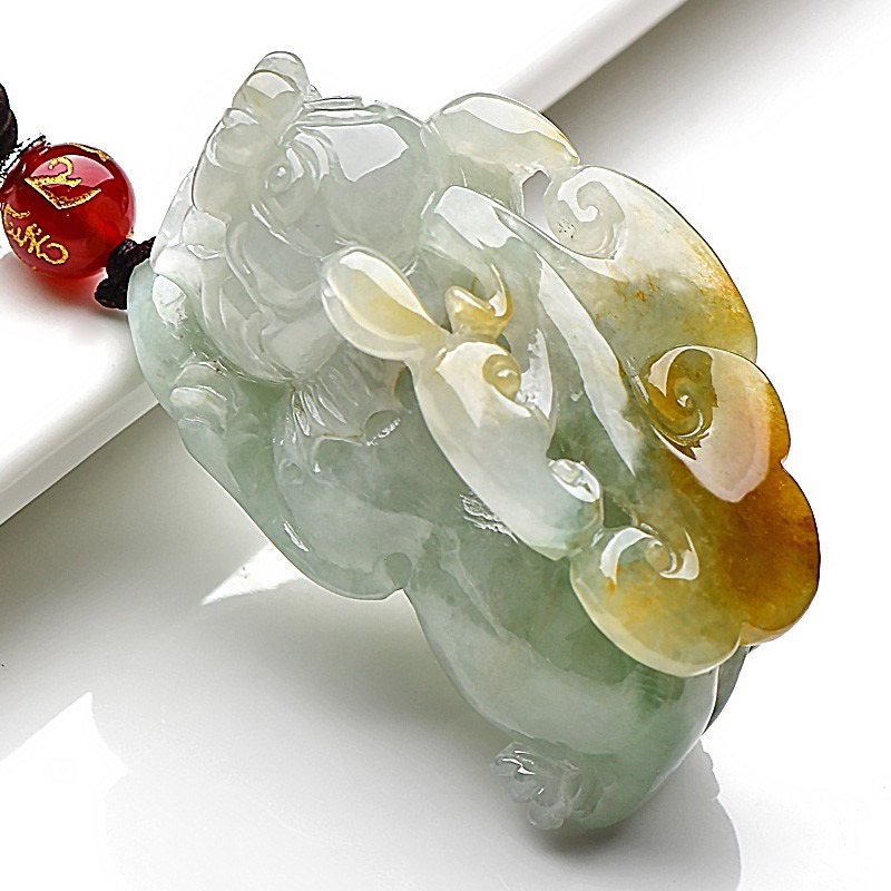 可玉可求 淡绿飘黄 翡翠吊坠