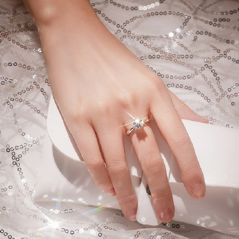 沫兰六爪镶嵌戒指