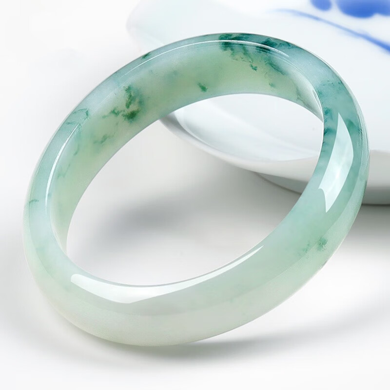 艾选潮品 古典婉约翡翠手镯