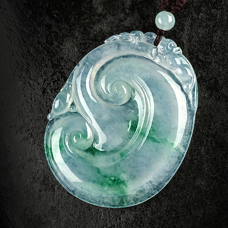 碧玉尊冰糯种翡翠吊坠