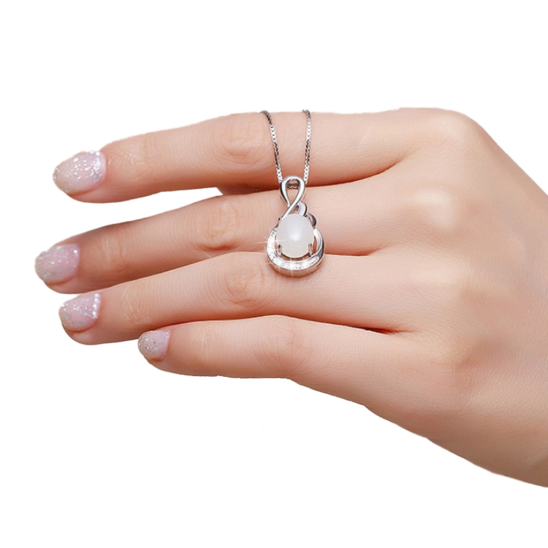 沫兰和田玉银项链