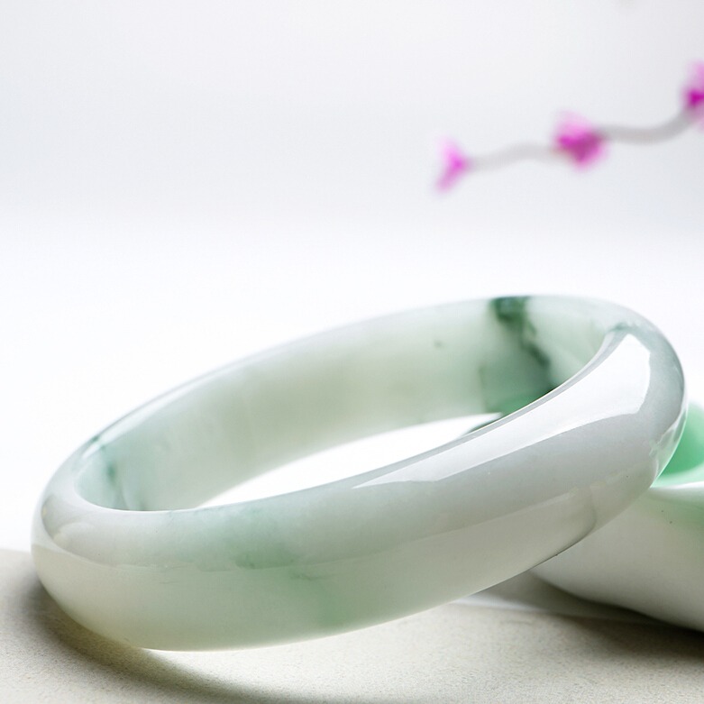 净心石姿态秀美手镯