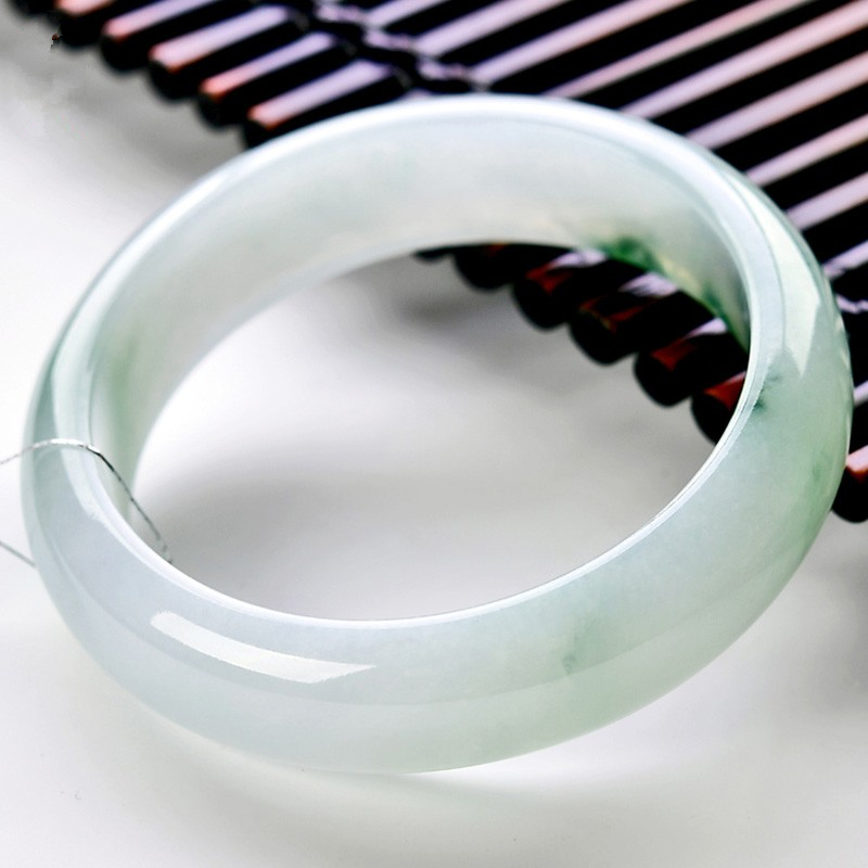 影享 均一色泽翡翠手镯