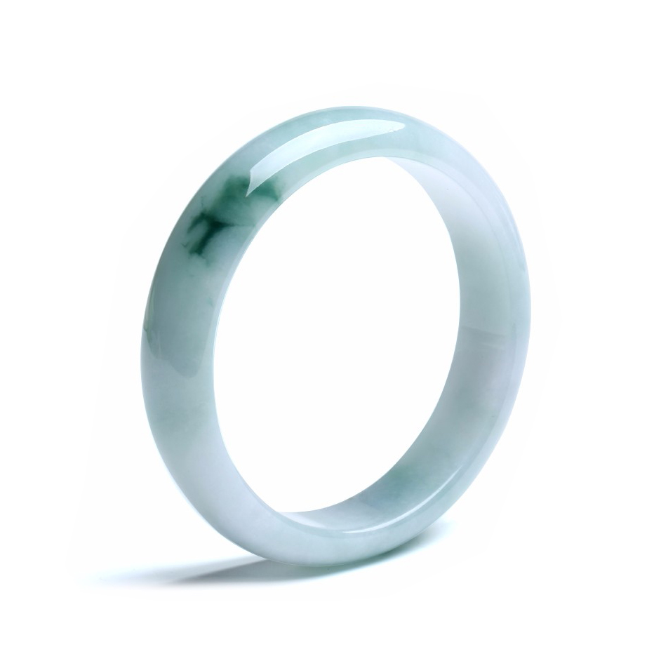 珍唯伊 做工精致翡翠手镯