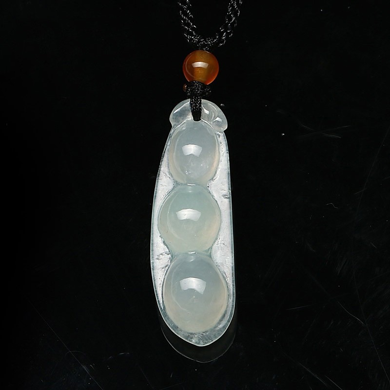 七彩云南 清新小巧福豆玉坠