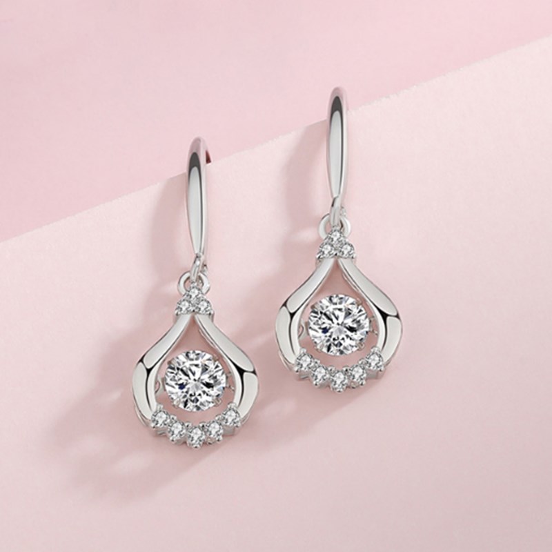 唯一简约时尚精美银耳饰