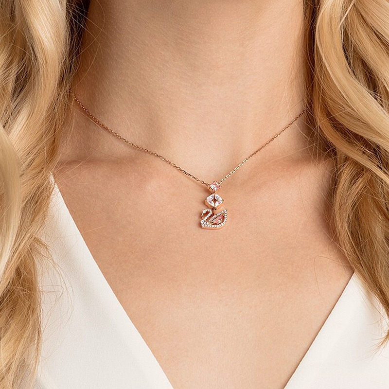 施华洛世奇耀眼的天鹅项链