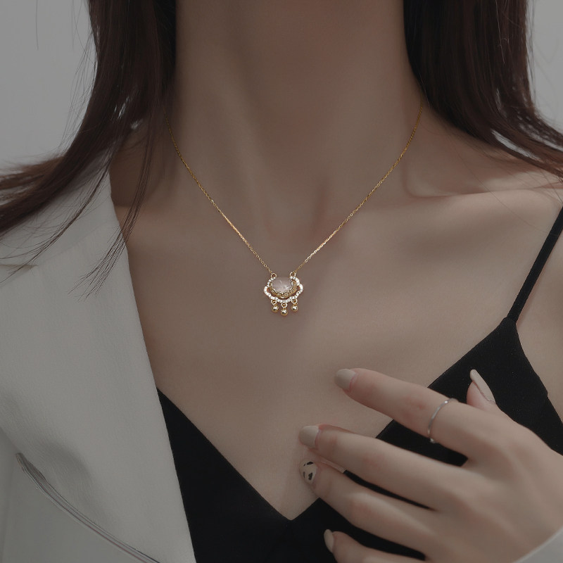 伊黛儿长命锁项链