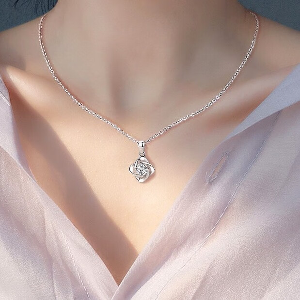 唯一 四叶草时尚项链