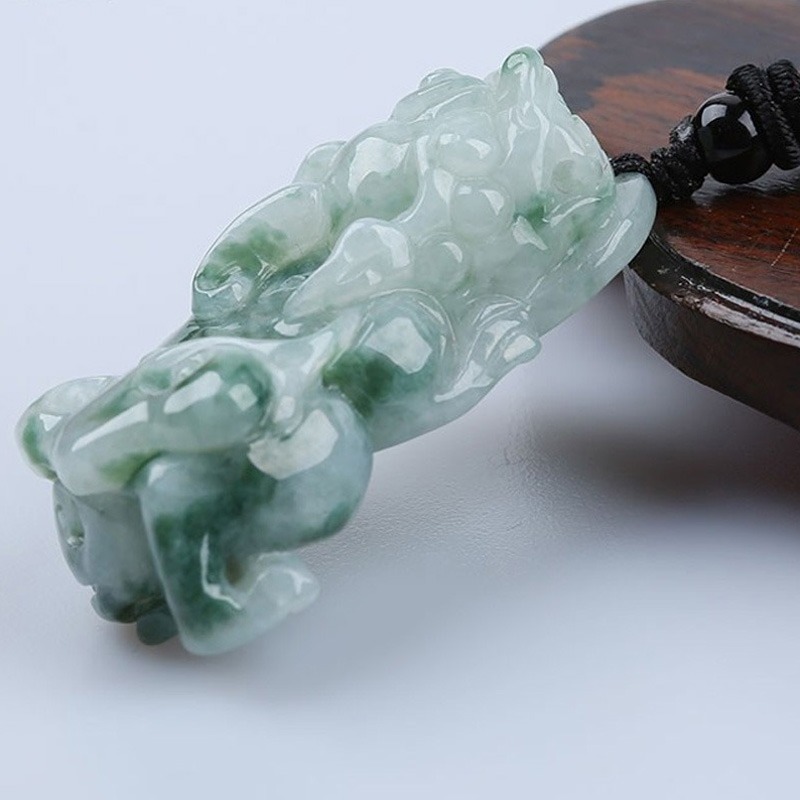 艾选潮品 光泽灿烂 翡翠吊坠