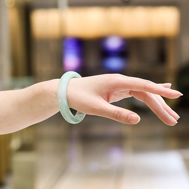 七彩云南 冰糯种贵妃镯翡翠手镯