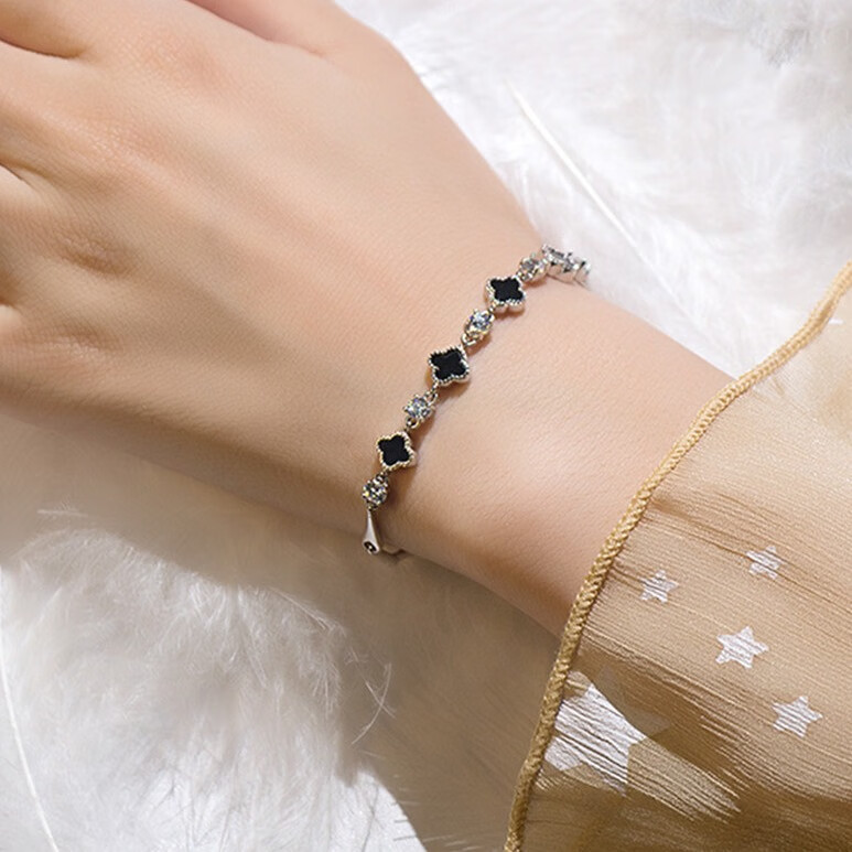 vigg时尚四叶草手链