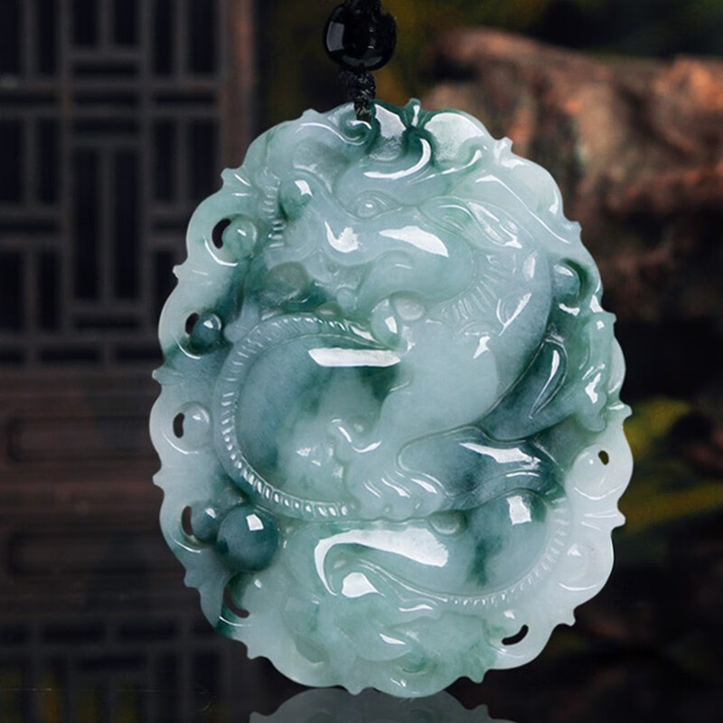 执玉珠宝生动大气翡翠吊坠