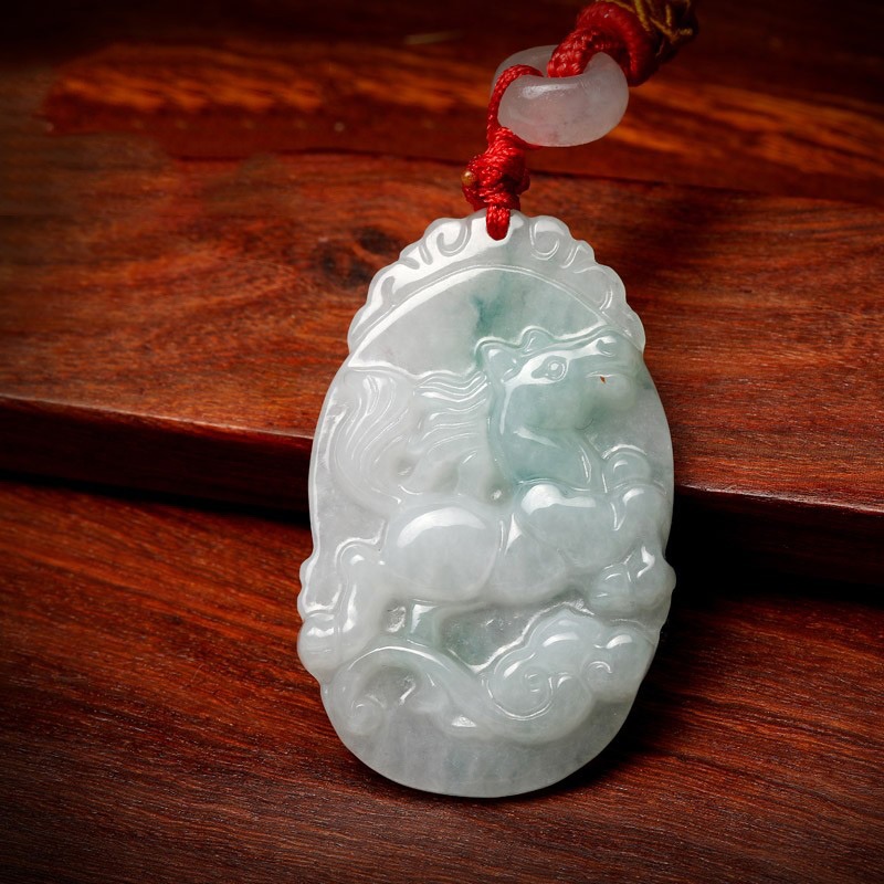 七彩云南 生肖马翡翠吊坠