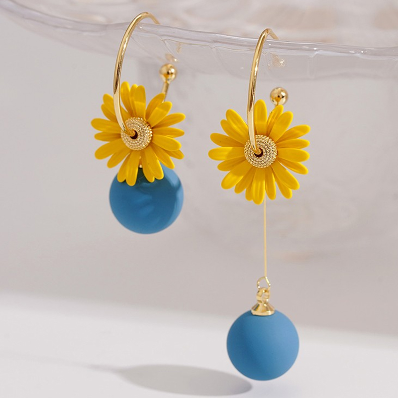 伊黛儿 圆球雏菊耳饰