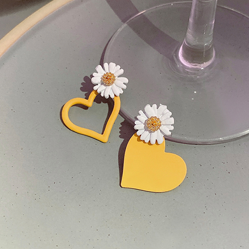 伊黛儿 清新小雏菊耳饰