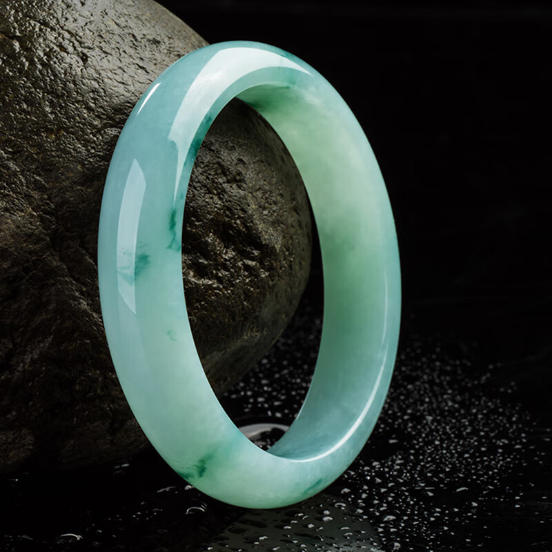 碧玉尊 冰糯种翡翠手镯