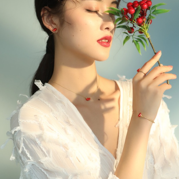 翡拉拉 彩晶珐琅红豆耳环