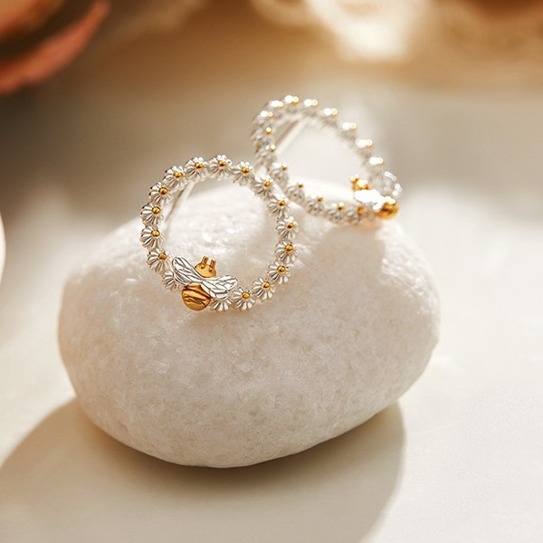 DB 小雏菊蜜蜂耳饰