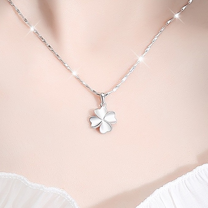 圣雅罗 精致迷人四叶草项链